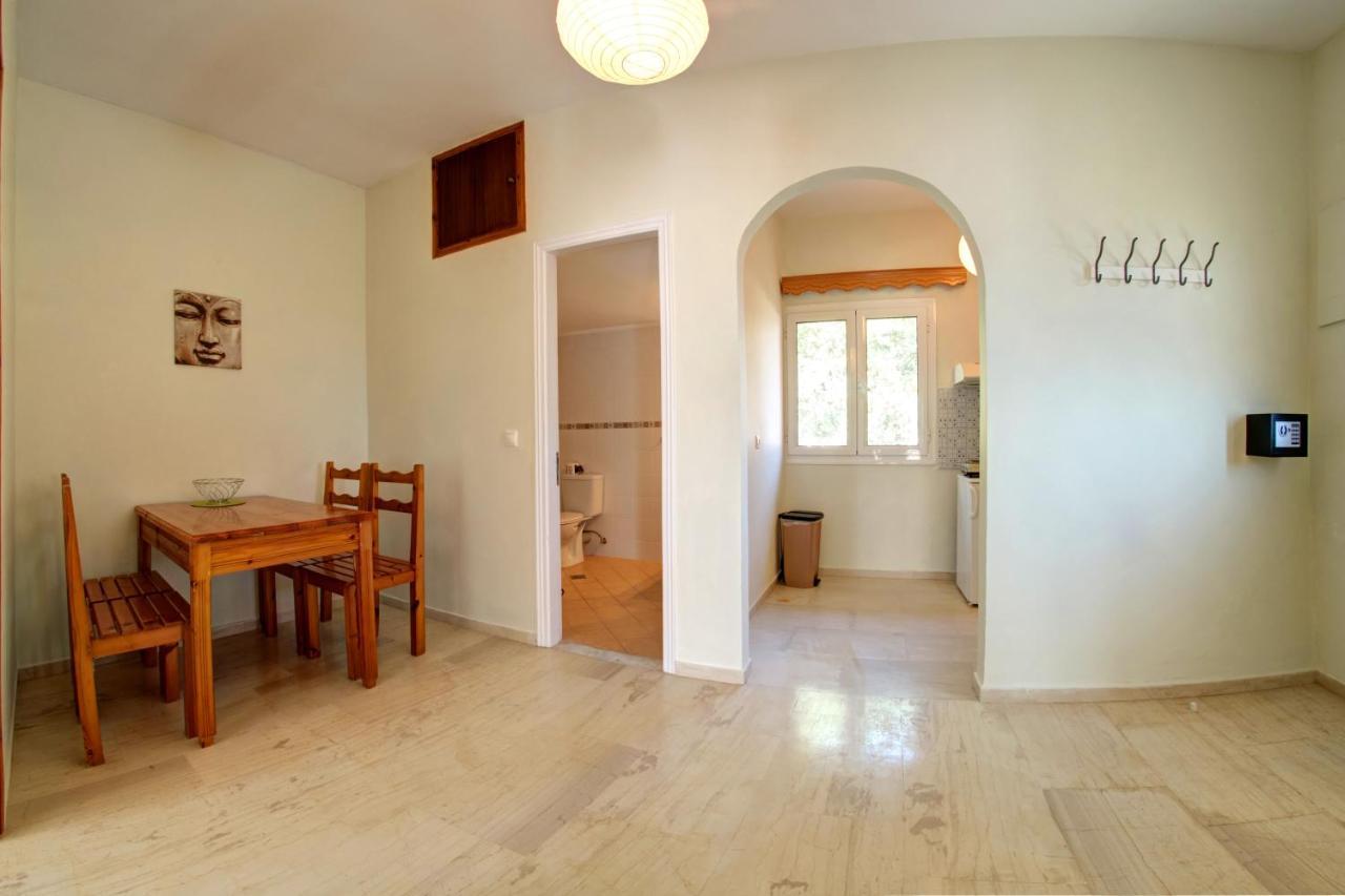 Angelos Apartment'S อาร์ริลลาส ภายนอก รูปภาพ
